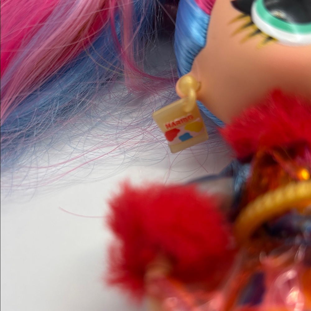 L.O.L. Surprise! Tween Rainbow Pop Doll with Pink, Blue & Yellow Hair - Picture 10 of 12